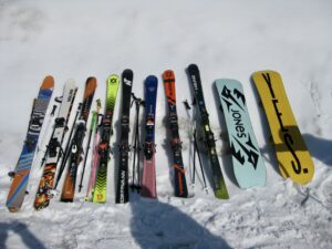 different skis lined up in the snow